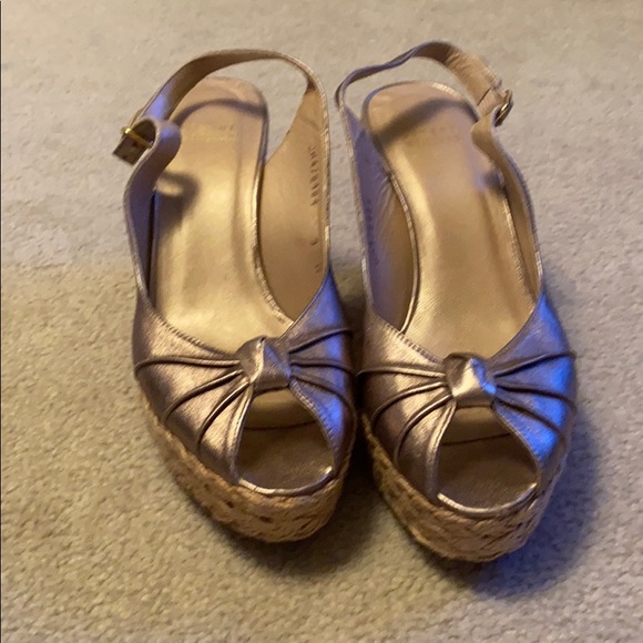 Stuart Weitzman gold Metallic peep toe wedge sling back espadrille Sandal size 9 - Picture 2 of 7